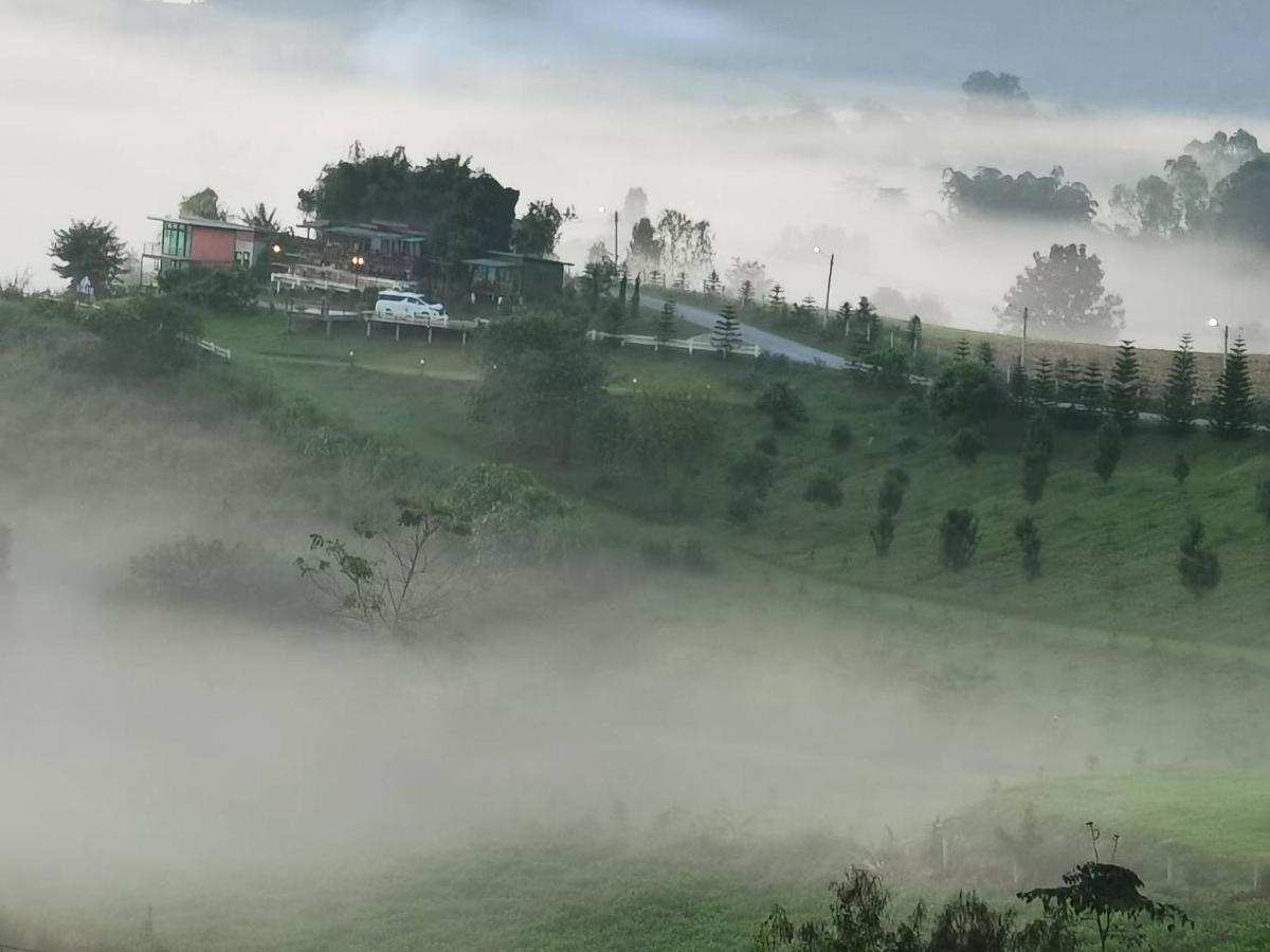 บ้านแช่มช้อย Khao Kho Exterior foto